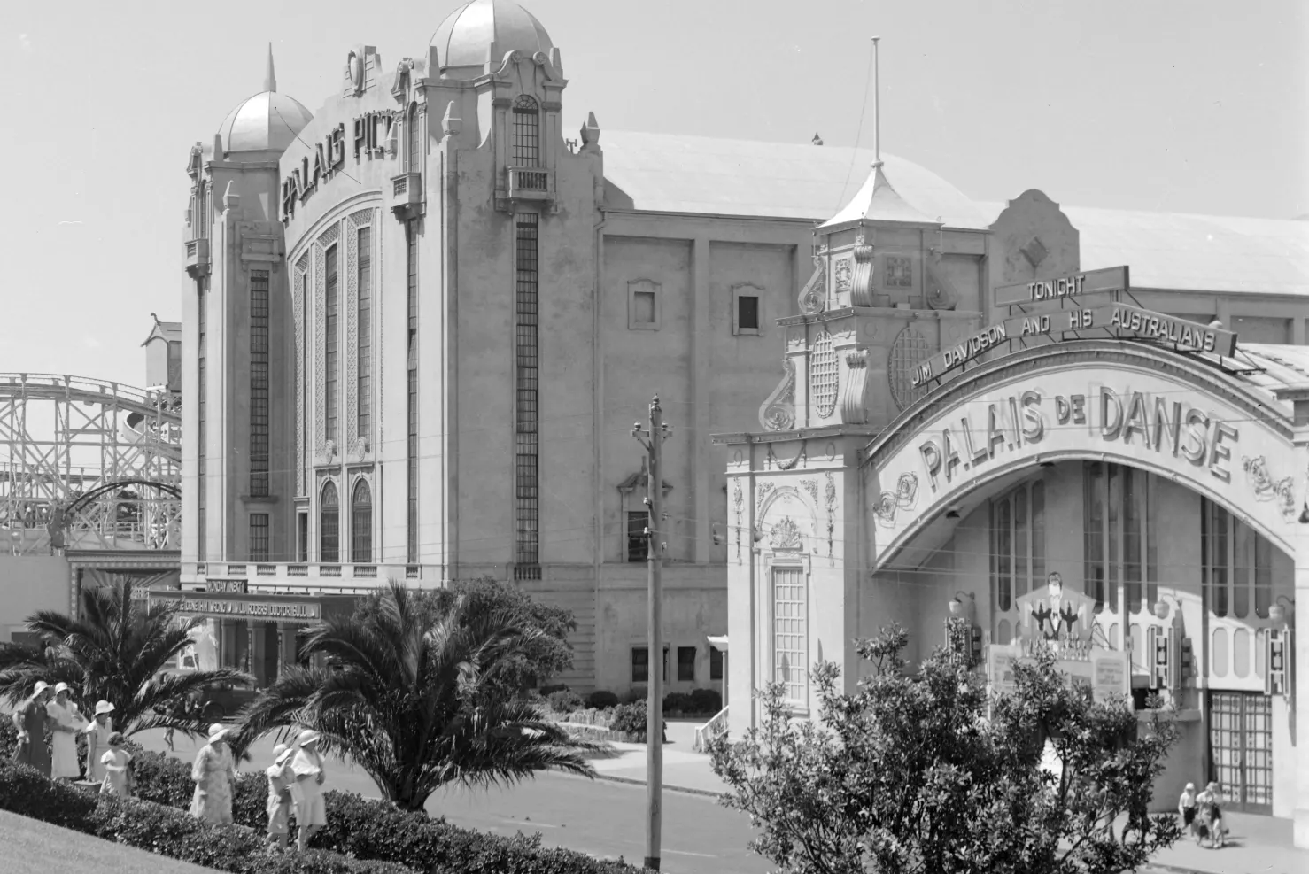 Palais Theatre (left) and the Palais de Danse, circa 1934.CREDIT:STATE LIBRARY OF VICTORIA